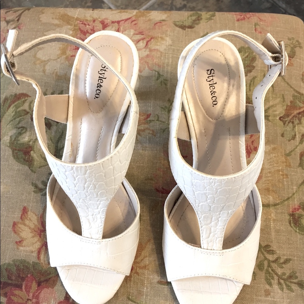 Macy’s Style & Company off white heels